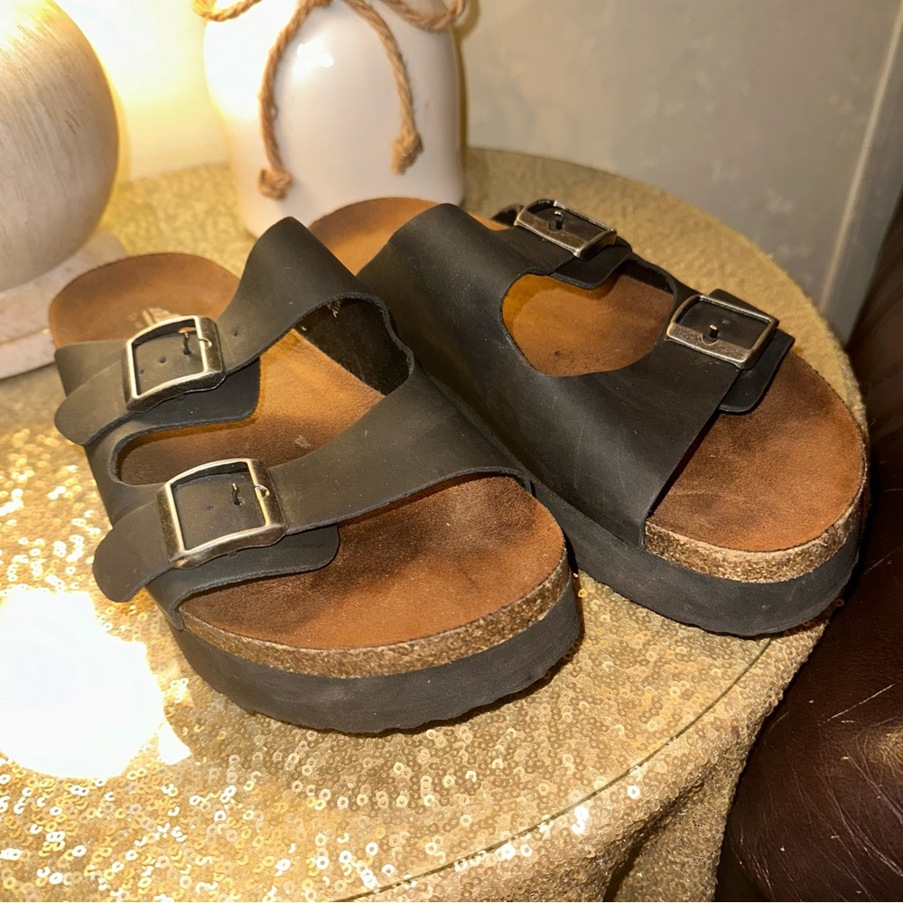 Cliffs Platform sandal Size 8